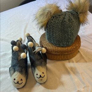 Lot of 2 handmade items Hat & slippers.  NWOT